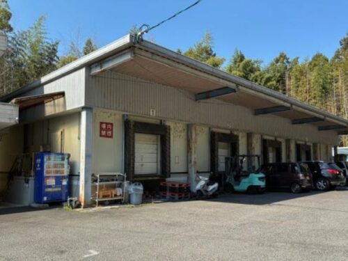 売倉庫 瀬戸市鹿乗町 土地：600坪 鉄骨造1F:128坪 冷凍庫