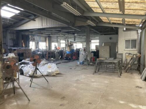 貸工場 瀬戸市見付町 SRC造3F/1F：41.49坪 自動車整備工場