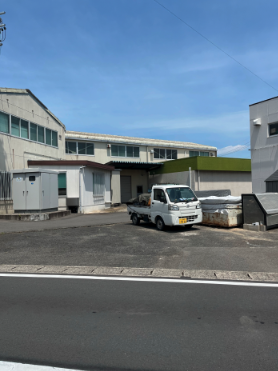 【貸工場・倉庫】知立市新林町 鉄骨造2F:約350坪  大型車両搬入可 荷物用エレベータ付き