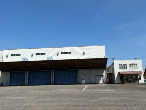 貸倉庫 岩倉市八剱町 鉄骨造2F:1,651.84㎡（499.68坪）